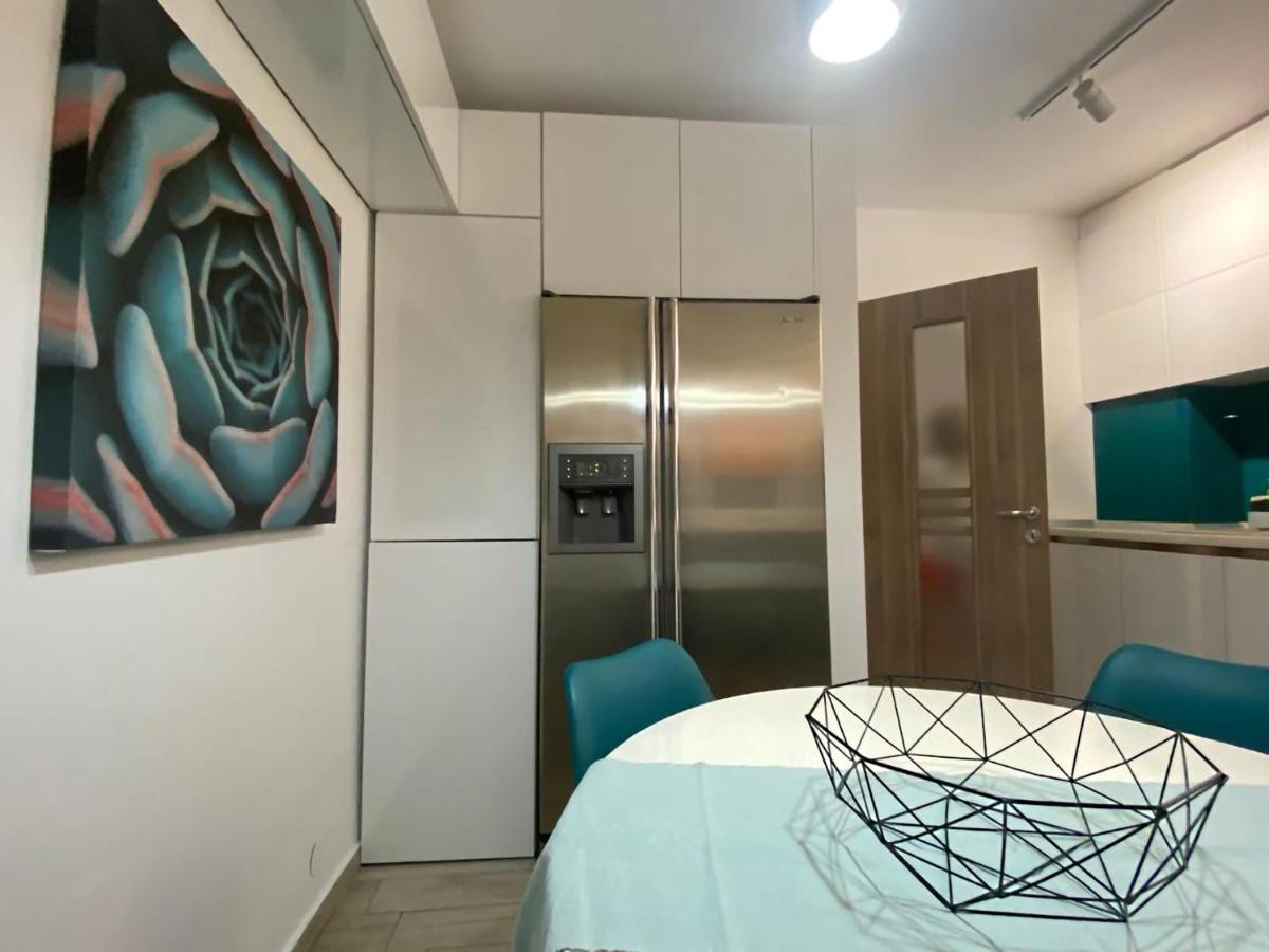 קריובה Beautiful Modern Apartment מראה חיצוני תמונה